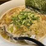 麺や 晴 - 中太豚骨ラーメン