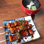 松野屋 - 肉でんがく（￥740）。豚ねぎまの味噌ダレ焼！