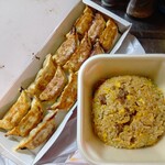 餃子の王将 - 料理写真:餃子２枚と炒飯（テイクアウト）