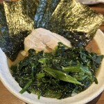 横浜家系ラーメン 満月家 - 料理写真:ラーメン並（カタメ少なめ）＋ほうれん草＋のり増し
950円＋150円＋100円