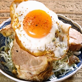大衆酒場ならではの、自家製の一品料理も豊富です！