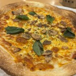 フーズバー - プレーンピザにニンニク、バジルをトッピング