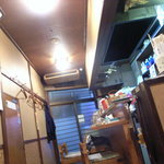 まつた - カウンターとテーブル二席