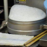 手造りうどん 楽々 - 飛び道具の圧力釜