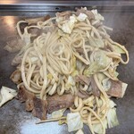 お多福 - 料理写真:ホルモン焼きうどん