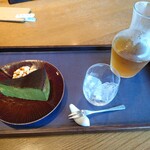 和カフェTsumugi - 宇治抹茶チーズケーキと鹿児島産棒ほうじ茶（冷）