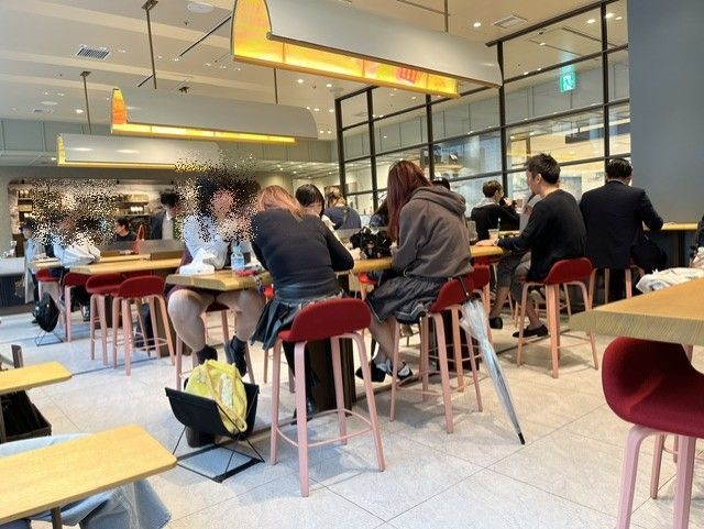 スターバックス リザーブ(R) カフェ 新宿マルイ本館2階店 - 新宿三丁目