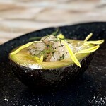 Prés de L'AS - ◉アボカドと甘エビのマリネ ココナッツソース