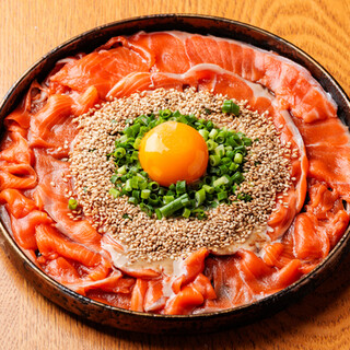 お肉や魚を使用した創作料理が豊富！