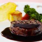 Grilled beef fillet with Madeira wine sauce