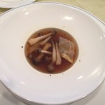 ビストロ ドゥ ペリゴール - 湯葉と茸のコンソメ