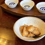 碧と風 - 突き出しと飲み比べ。