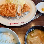 肉の万世 - 料理写真:とんかつ◎キャベツ◎豚汁◎ご飯◎なんです　｡⁠◕⁠‿⁠◕⁠｡