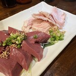 炭火焼肉 ホルモン にく式 - ハツ刺し　ガツ刺し