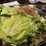 炭火焼肉 ホルモン にく式 - ムンチサラダ