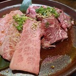 炭火焼肉 ホルモン にく式 - カルビ　カイノミ