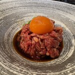 炭火焼肉 ホルモン にく式 - 牛ユッケ