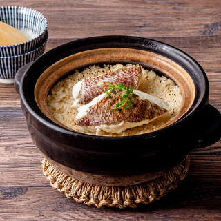 ☆☆当店の看板料理☆☆『真鯛の土鍋めし』