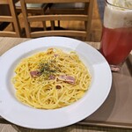 ホリーズカフェ - 料理写真:3種チーズのカルボナーラ