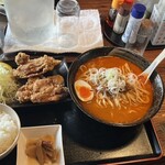 伊呂葉食堂 - 担々麺＋鶏から２ケ半ライス（麺大盛無料）