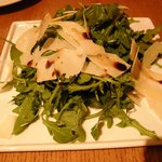 デルソーレ - ルッコラとパルミジャーノレッジャーノのサラダ