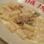 ピッツエリア エ トラットリア ダ イーサ - 生クリームと辛口ソーセージのショートパスタ