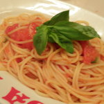 ピッツエリア エ トラットリア ダ イーサ - フレッシュトマトとバジルのロングパスタ