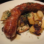 ビストロ・スリージェ - 自家製アンドゥイエットのグリエ じゃがいものリヨン風添え