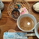 斜坑 - 手作り豆腐と三種盛りと蕎麦の実粥