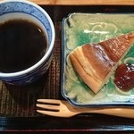 斜坑 - 今日の甘味（チーズケーキ）と珈琲