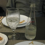 SUN TUNG LOK CHINESE CUISINE - お茶を冷ますために注文したエビアン。