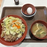 すき家 - 料理写真:おんたまシャキうま塩野菜牛丼+みそ汁
