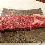 トロワフレーシュ - サーロインをカット