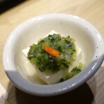 三陸鮮魚と炭焼牛たん かっこ - お通し（胡麻豆腐）460円