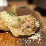 餃子 RENBOW - スパイシーカレー餃子　断面図