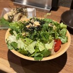 餃子 RENBOW - パクチーたっぷりグリーンサラダ　850円１／２