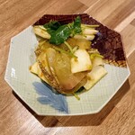 旬肴居酒屋　味人 - 真鯛と春かぶの花わさび醤油和え　1400円