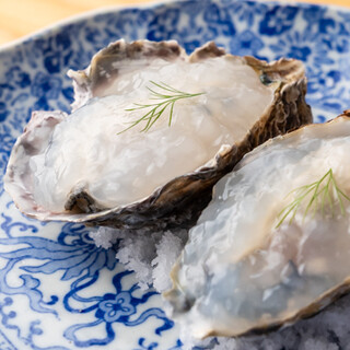 豊洲から仕入れる旬食材を活かした手作り料理。人気のカヌレも