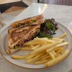 スラッシュカフェアンドバー 川崎 - 