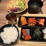 ユッケ 焼肉 生サムギョプサル 手打ち冷麺 ハヌリ - 