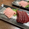 多け乃 - まずは、鮪の刺身。左が「脂」で、右が「赤身」