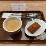 グリーンリーフカフェ - お会計が終わりしだいトレイを席に置いてサラダバーへ行きます。