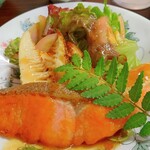 菜海食堂ひかり - 料理写真:サーモンと竹の子のムニエルバター ※拡大(2026.04.23)