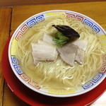 来来 - 15年3月。ラーメン大盛り全景。