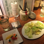 Gyo-Bar - アンチョビキャベツ 490円
      自家製ピクルス 390円