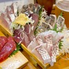 魚寅食堂 - ヒラマサ刺し、マダイ刺し、カツオ刺し 500円、炙 太刀魚刺し、炙 サワラ刺し