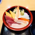  寿司酒場 すし屋の秀ヨシ - ■ 日替りランチ丼 金曜日：本日のまかないちらし、1,180円