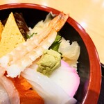  寿司酒場 すし屋の秀ヨシ - "大葉"と"玉子"の下に隠れているのは、