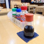  寿司酒場 すし屋の秀ヨシ - 卓上常備の"ふりかけ"。前回にも増して、種類が減ったような・・・。