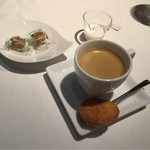 Gaucher - 食後の飲み物に一口スイーツが付くのが嬉しい♪